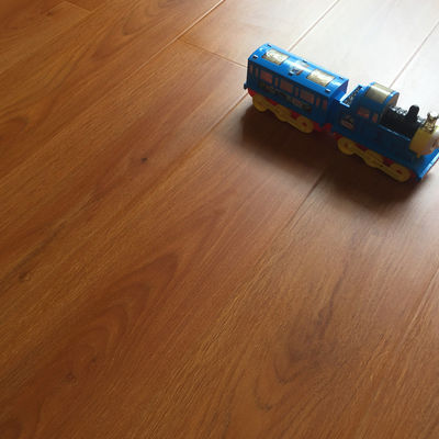 Κάντε κλικ εγκατάσταση 12mm Plank πάτωμα Step laminated γυαλί Αρκτική βελανιδιά ξύλο για το αυτοκίνητο