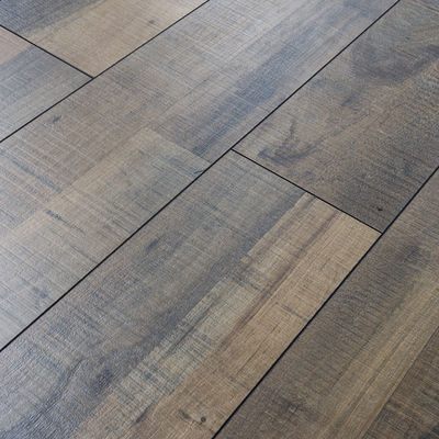 Ελαφρύς βελανιδιάς τοποθετημένος EIR Pisos Laminados Laminate πάτωμα με τεχνολογία Bevelled