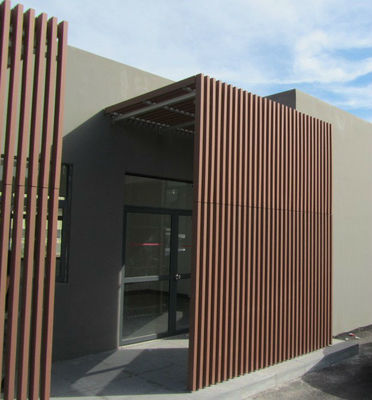 Προσαρμοσμένο χρώμα WPC Extrusion Fluted εξωτερικό τοίχωμα για σύγχρονη εξωτερική επένδυση