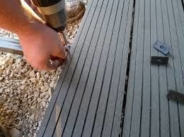 DIY Ελαφρύ γκρίζο βαθιά ανάγλυφη συνεκχυλίσθηκε πισίνα Αδιάβροχες σανίδες εξωτερική επιφάνεια Wpc Decking
