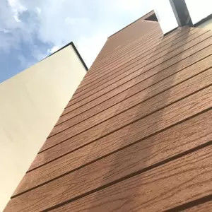 Υλικό εξωτερικής διακόσμησης τοίχων Πίνακα WPC με υφή κόκκων ξύλου και επιφάνεια ψαλίδωσης